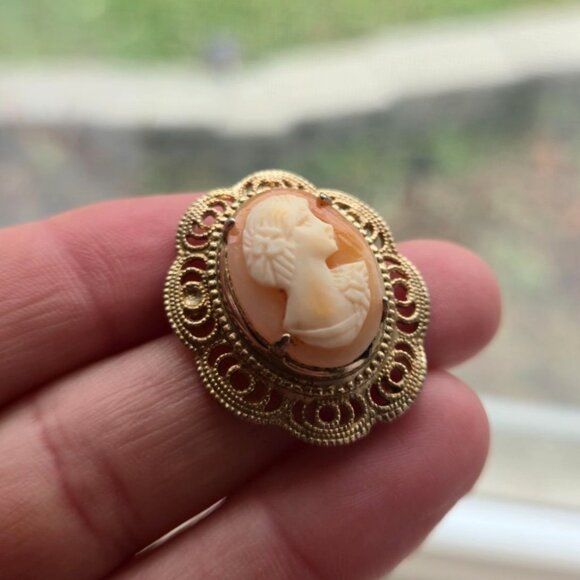 Vintage Cameo Brooch Carved Shell Portrait 1920s Orange White ornate filagree - Picture 2 of 9